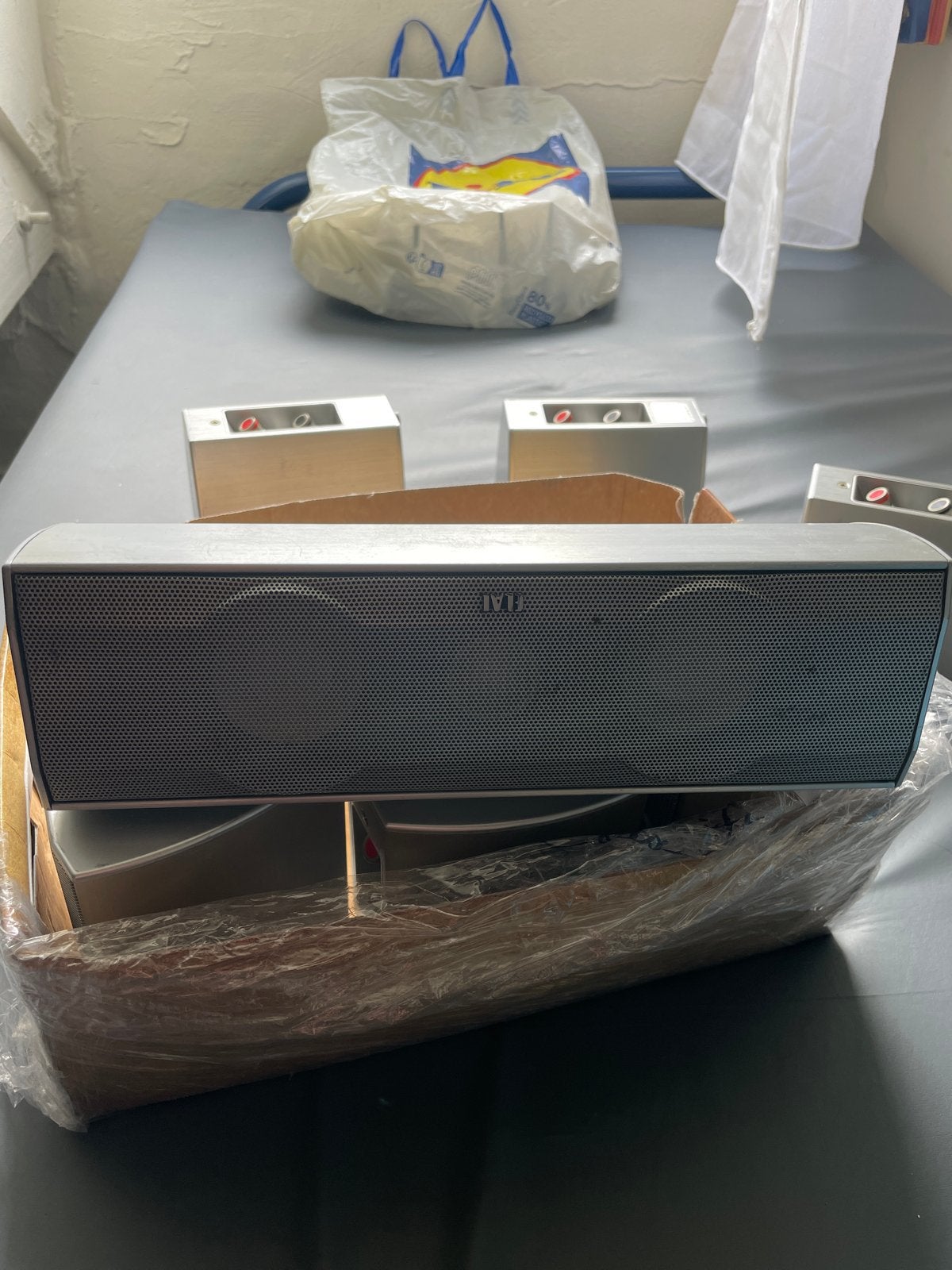 ELAC Cinema XL Center soundbar en 6 Cinema 2 Sat speakers, Inclusief standaarden, 60 tot 120 watt, Surroundset, Niet werkend
