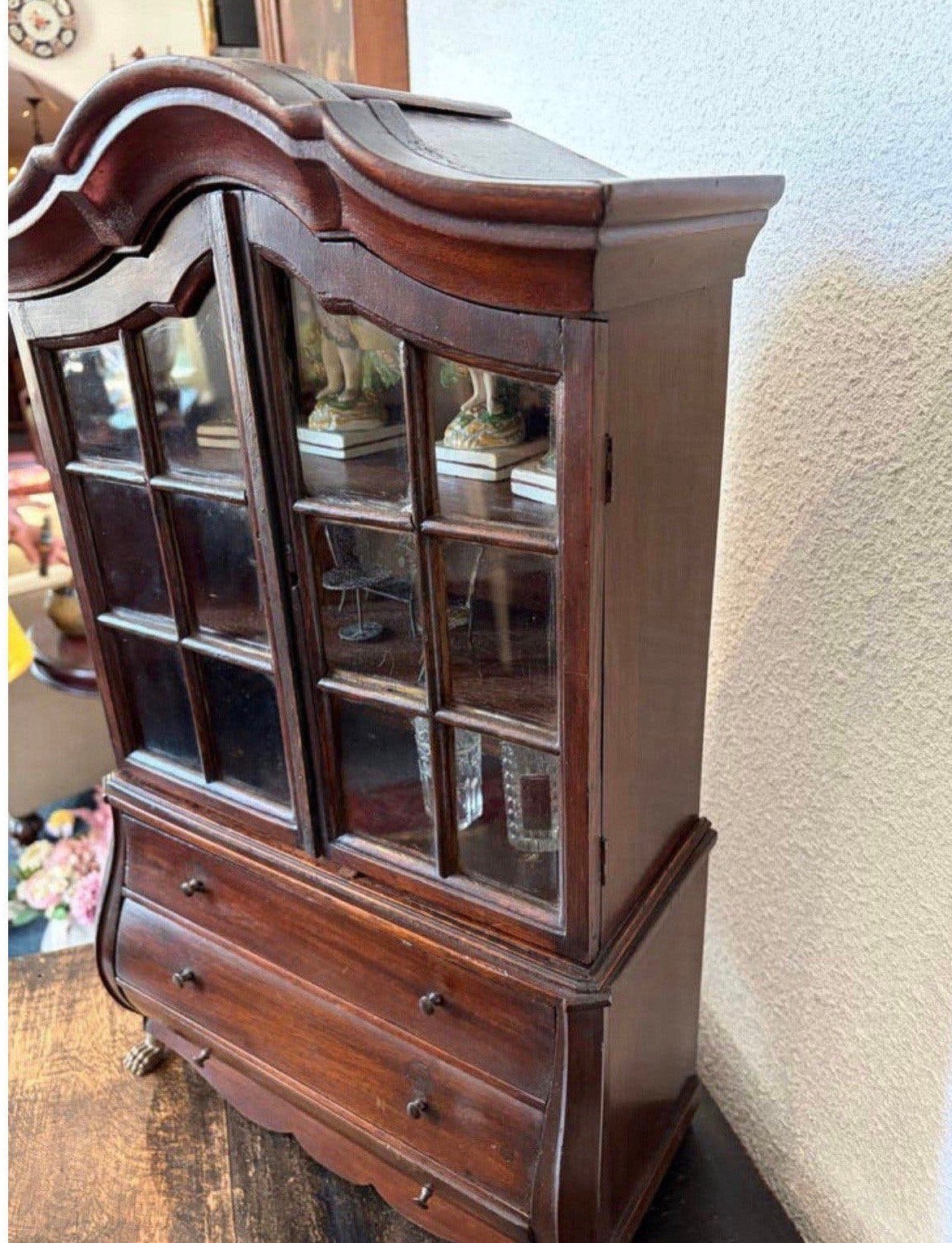 Antiek miniatuur kabinet, Ophalen