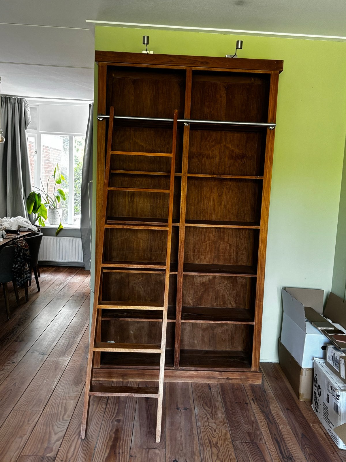 Teakhouten Boekenkast met Trap en Verlichting, Ophalen, Met plank(en), Gebruikt, 100 tot 150 cm