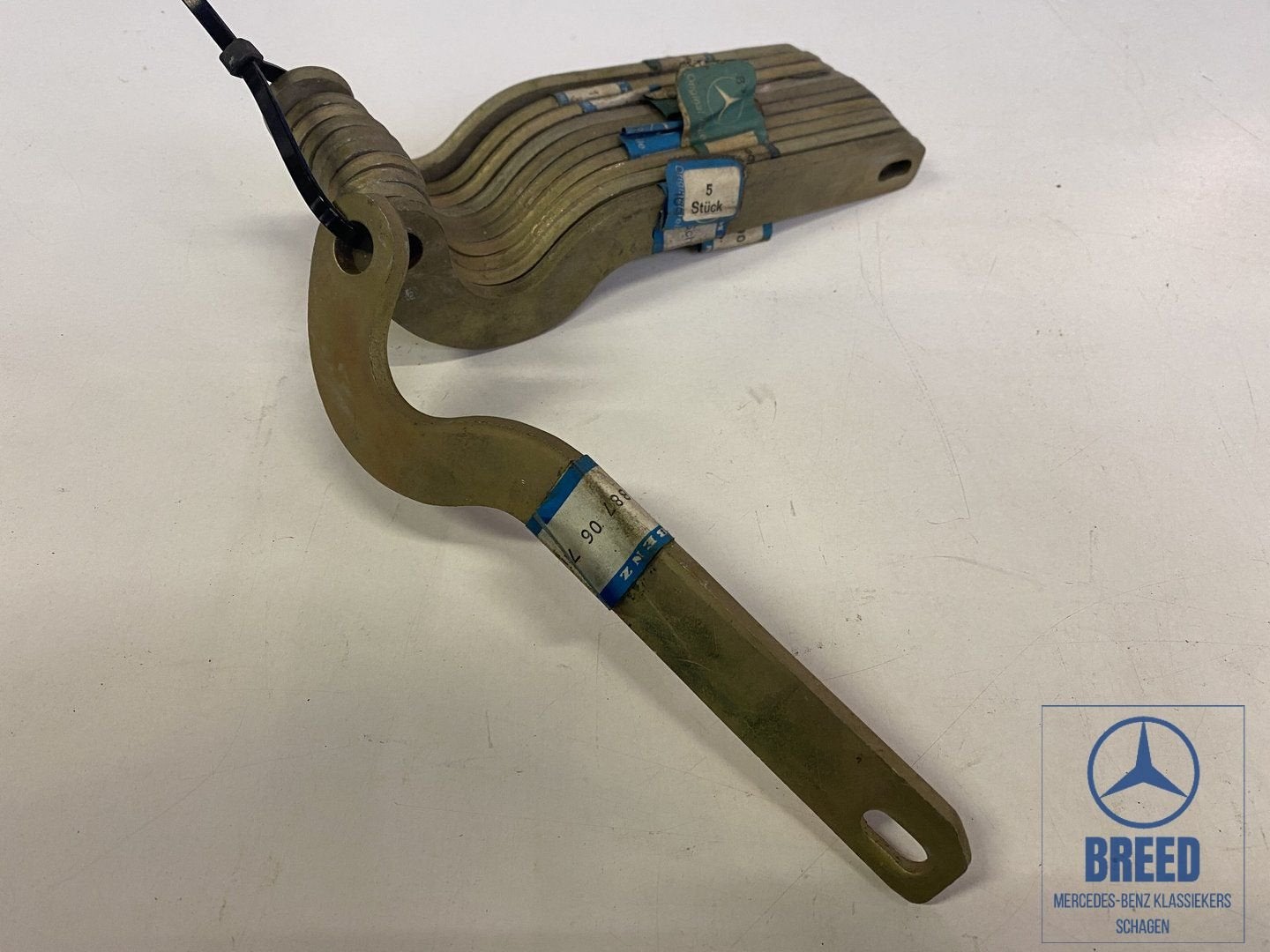 NOS motorkapscharnier rechts Mercedes W110 W111 W114 W115, Auto-onderdelen, -, Nieuw, Ophalen of Verzenden, -