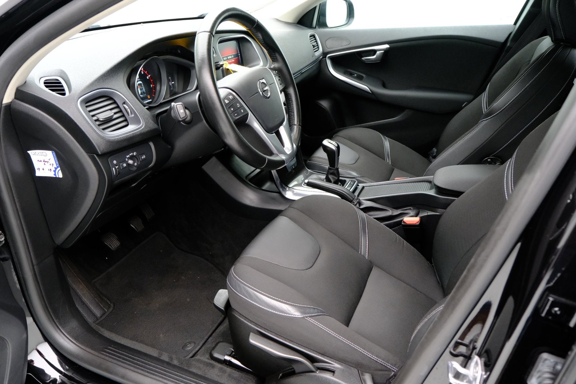 Volvo V40 2.0 T3 152pk Nordic+ Navi|Clima|Stoelverw|PDC|LMV, Auto's, Gebruikt, Euro 6, 4 cilinders, Leder en Stof