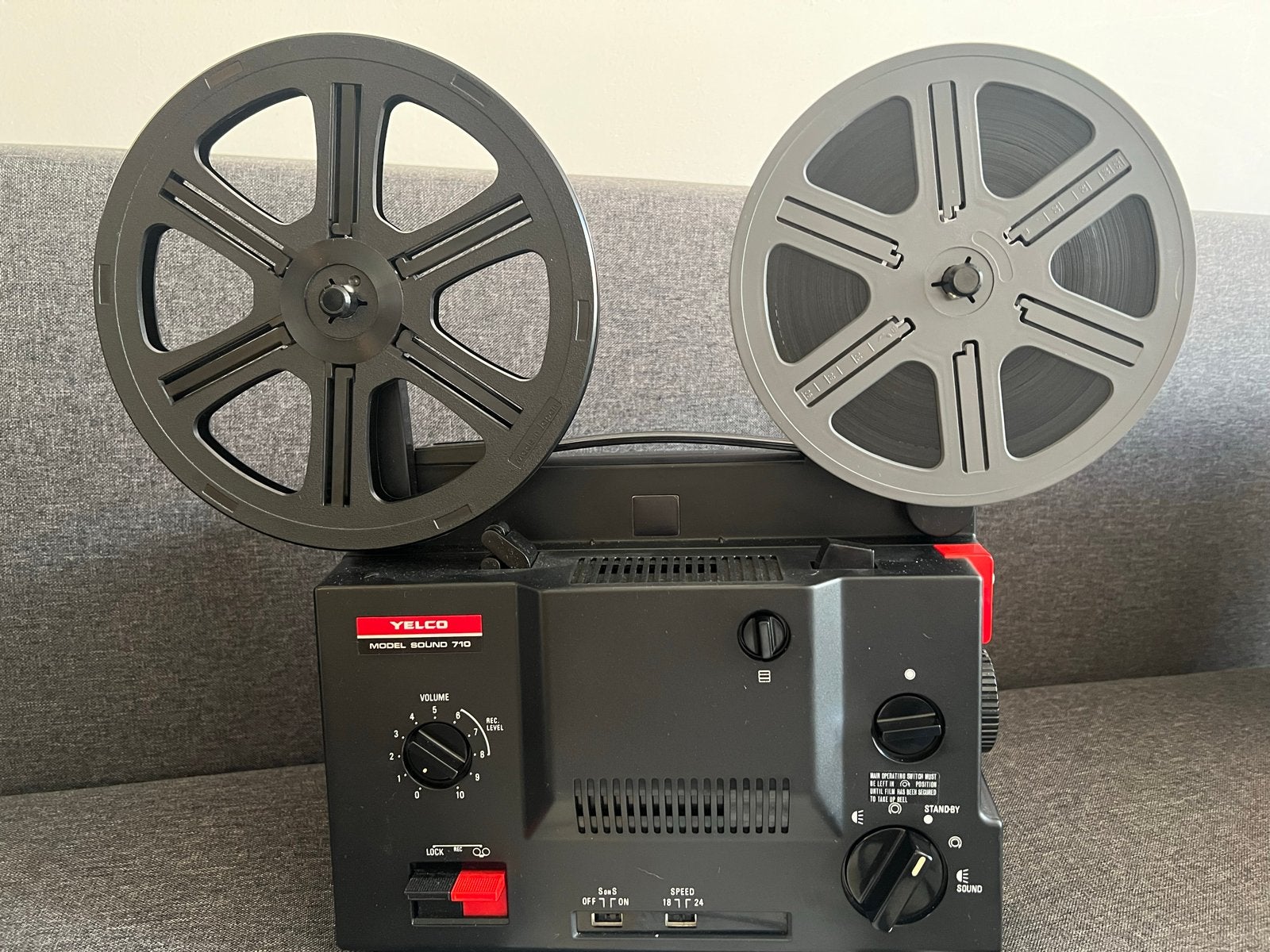 Yelco Sound 710 8mm Super Sound Projector en tafelscherm, Ophalen of Verzenden, Gebruikt, Overige technologieën, Overige resoluties