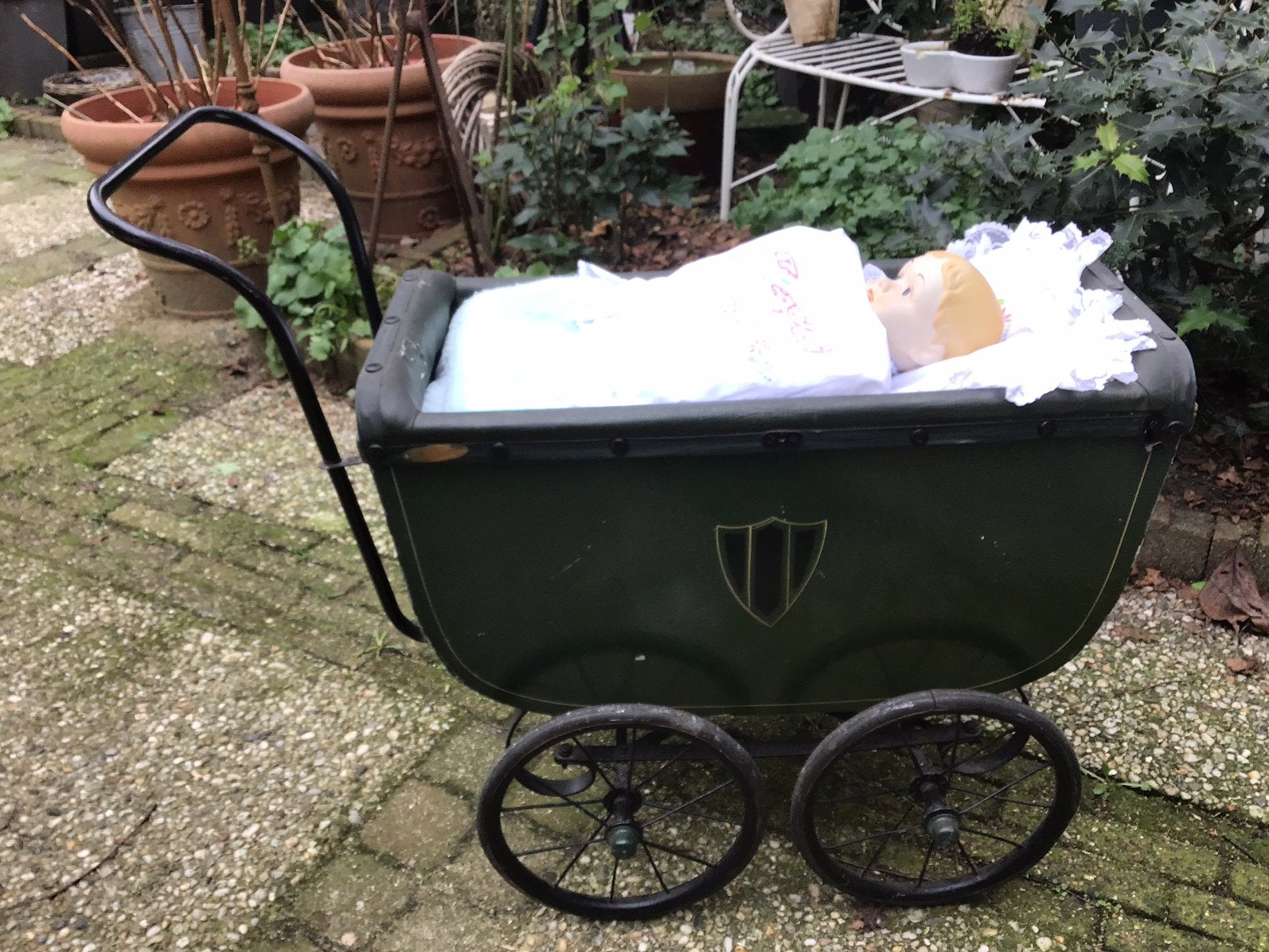 Antieke poppenwagen met pop, Ophalen of Verzenden, Gebruikt, Overige typen