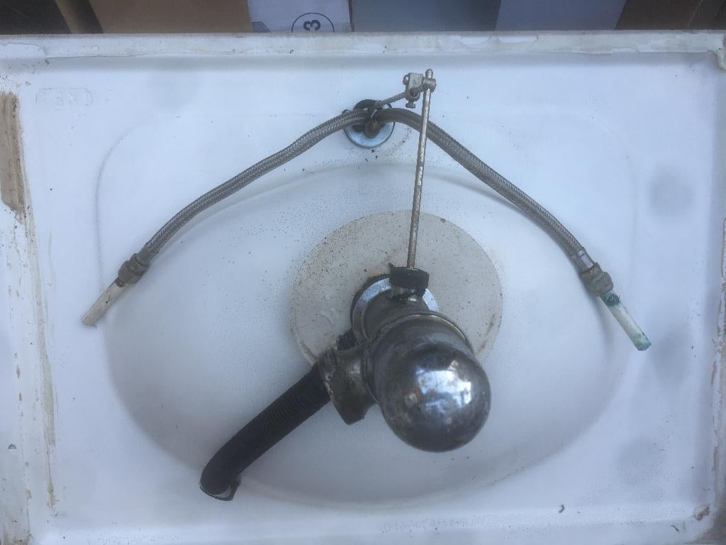 wastafel kunsstof met kraan en afvoer, Doe-het-zelf en Verbouw, Sanitair, Ophalen, Gebruikt, Wastafel