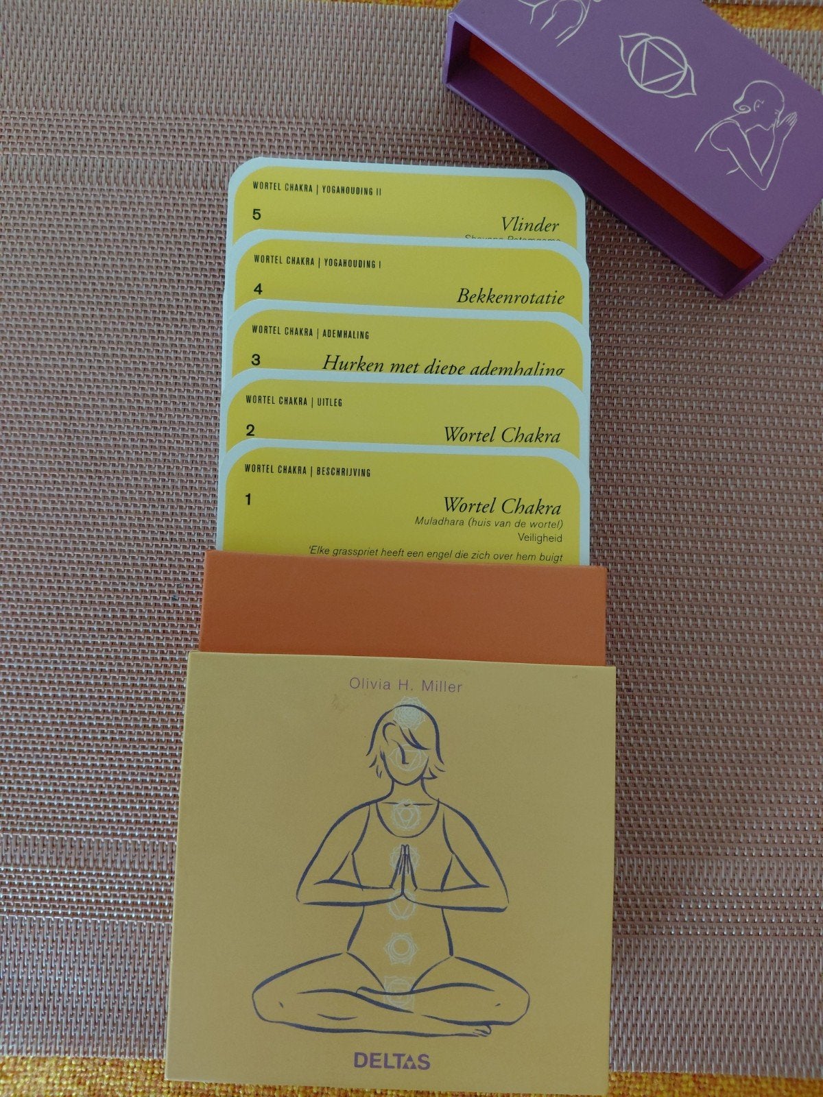 Chakra's 50 kaarten met oefeningen. Olivia H. Miller, Boeken, Tarot of Kaarten leggen, Ophalen of Verzenden, Zo goed als nieuw