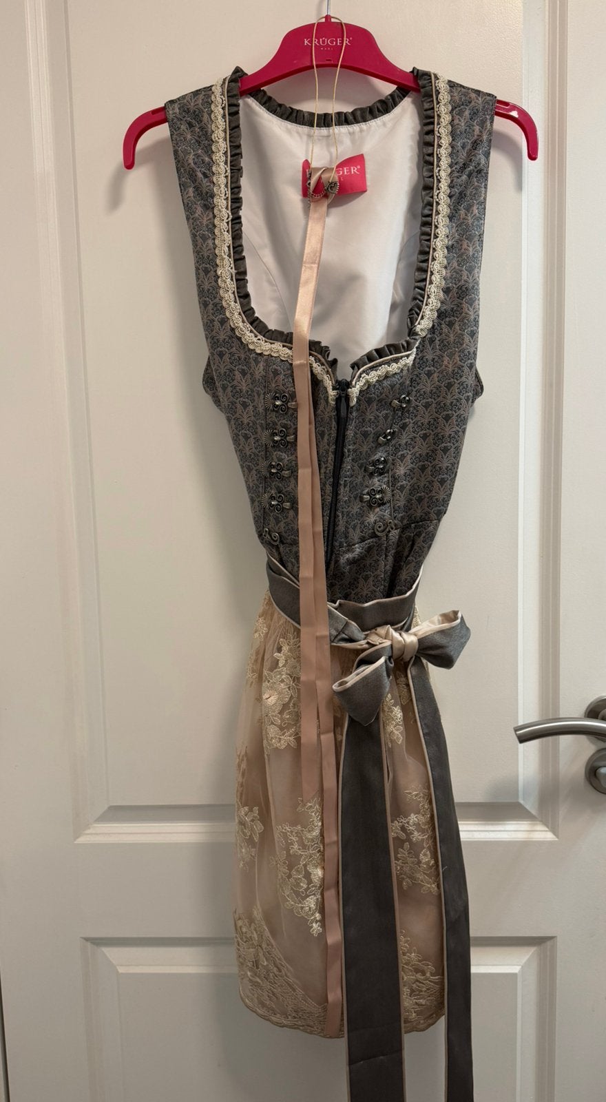 Krüger Dirndl Delia – maat 46, Maat 46/48 (XL) of groter, Ophalen of Verzenden, Kleding, Overige thema's