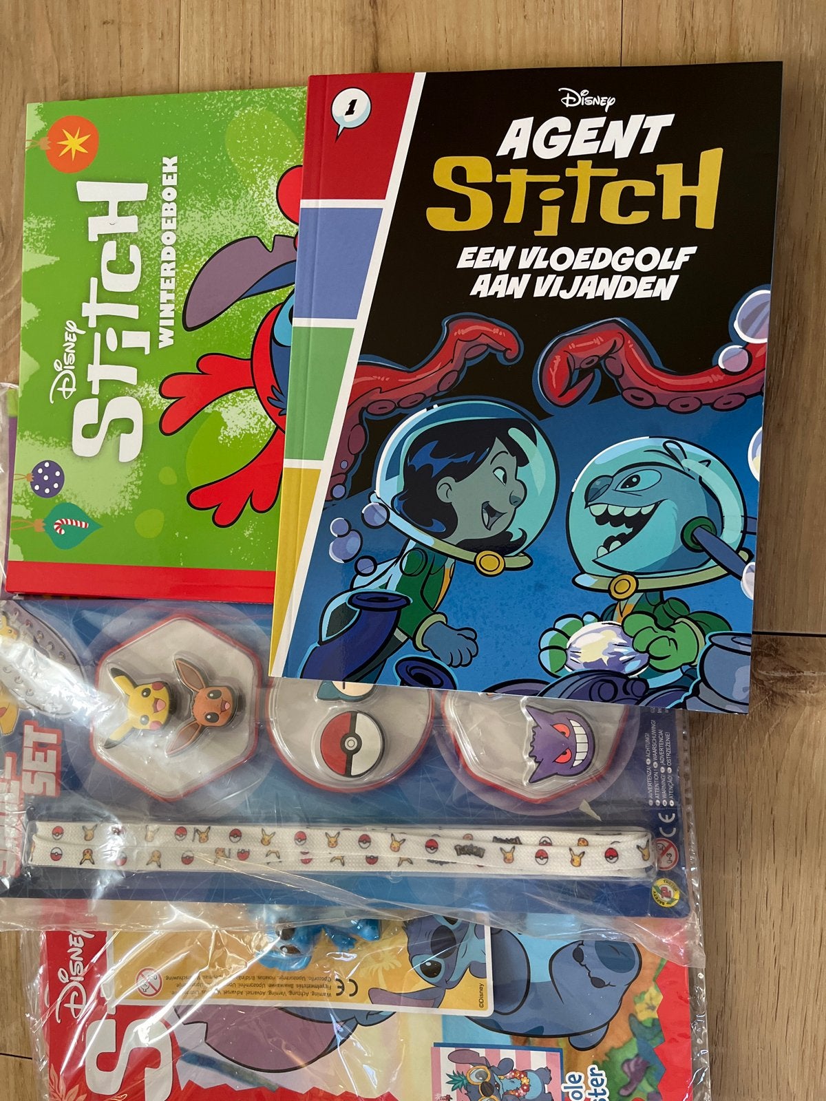 Disney Stitch Boeken & Pokémon Gadgets Set, Boeken, Ophalen of Verzenden, Nieuw, Fictie algemeen