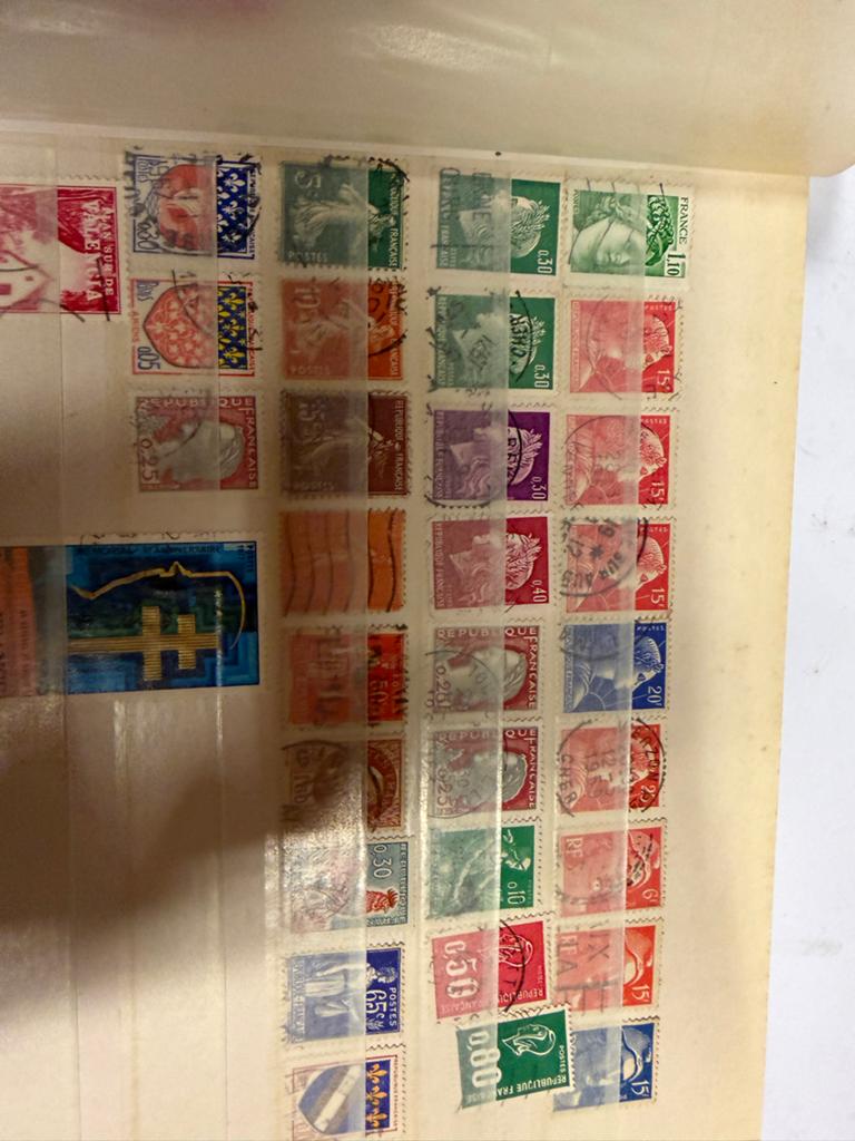Postzegelverzameling boek vol - Nederland en Buitenland, Postzegels en Munten, Postzegels | Volle albums en Verzamelingen, Ophalen of Verzenden