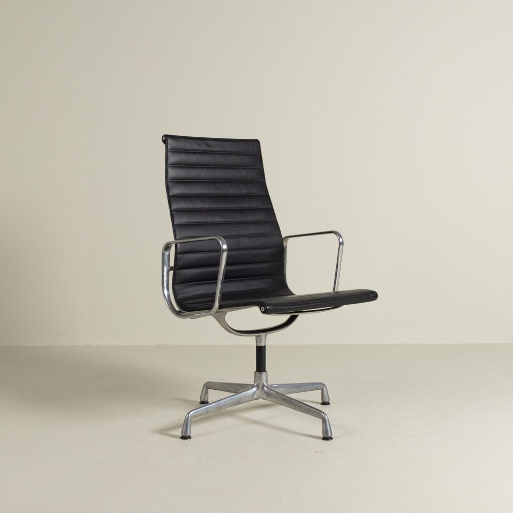 Vitra Eames EA 112 Stoel Zwart Leer - Aluminium