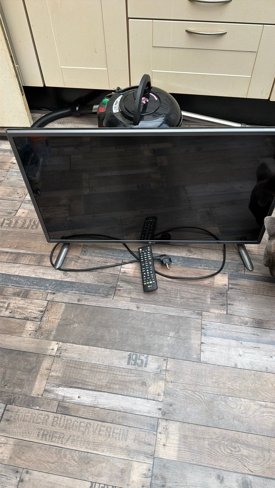 Lg 32inch tv, Ophalen, Zo goed als nieuw, Vrijstaande haard, Elektrische haard