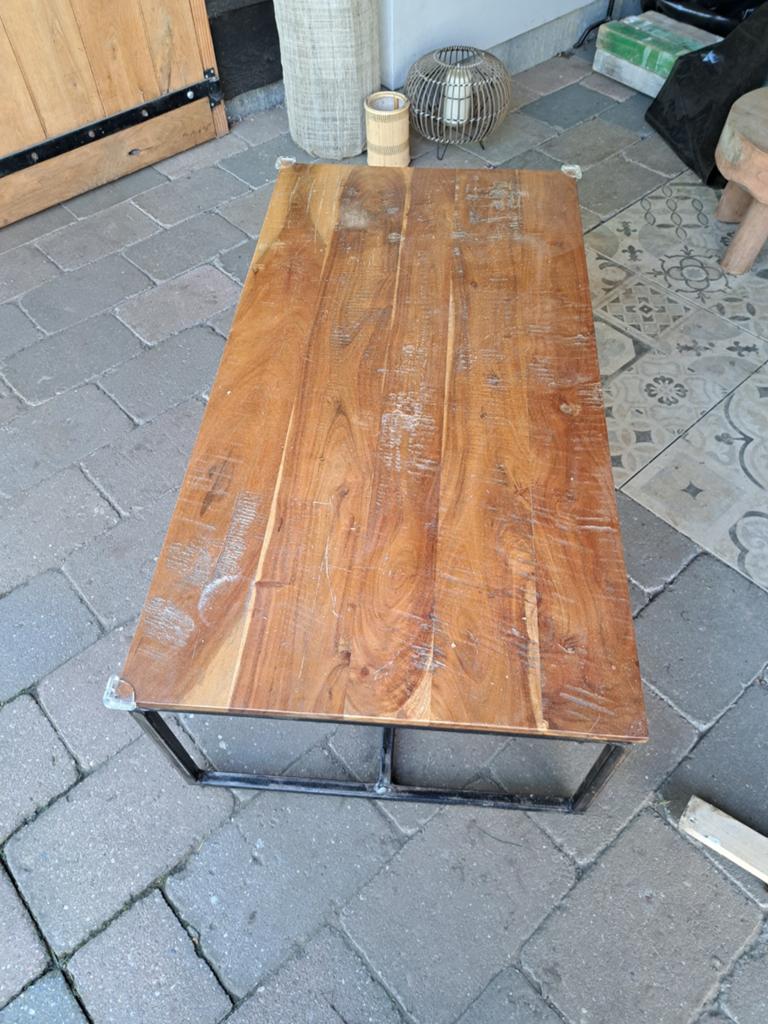 Teak salontafel opknapper, Ophalen