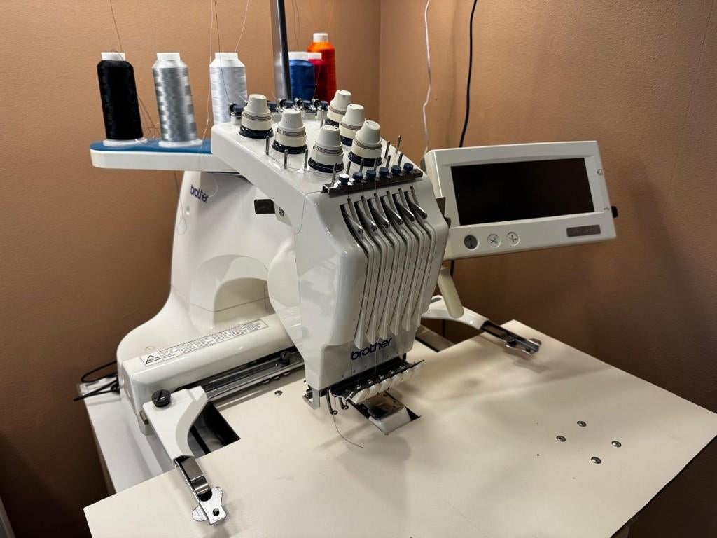 Brother PR620 borduurmachine + ringen + tafels, Hobby en Vrije tijd, Borduren en Borduurmachines, Ophalen, Gebruikt, Machineborduren
