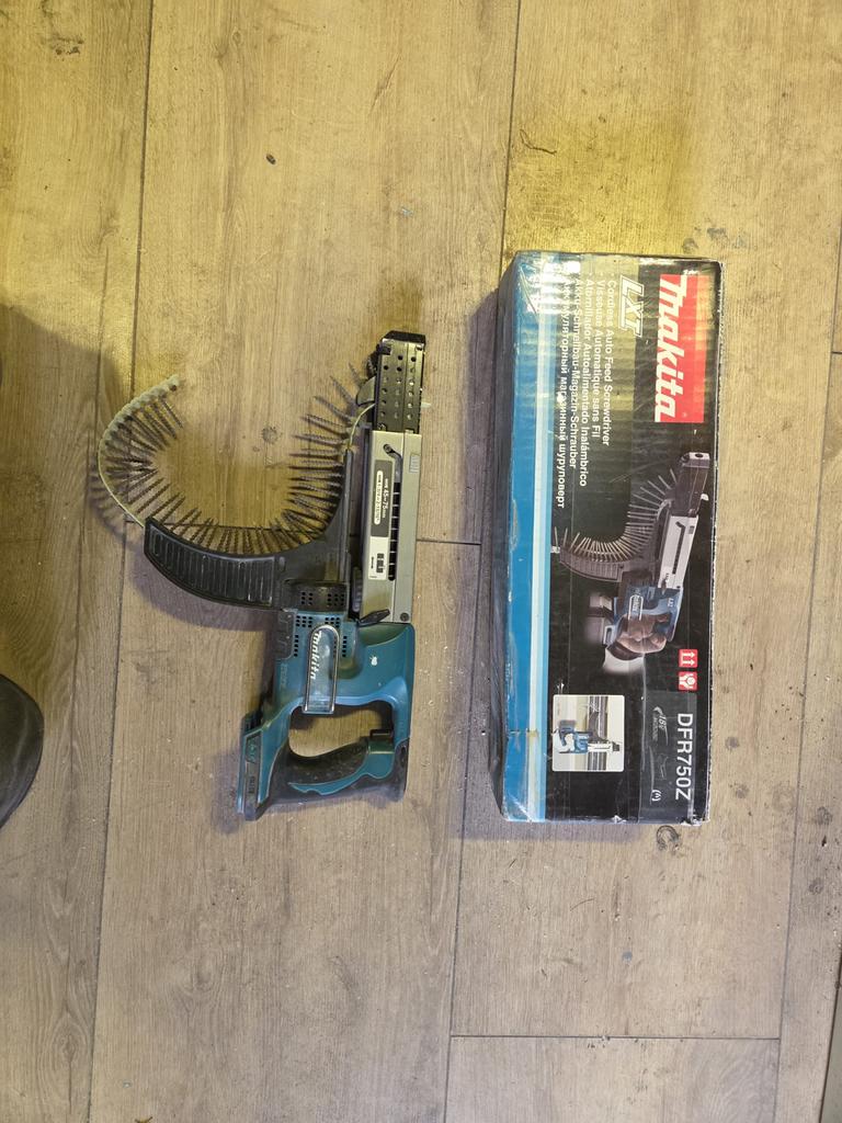 Makita DFR750Z Gipsplaatschroever - Zo goed als nieuw, Ophalen, Zo goed als nieuw, Overige typen, Variabele snelheid