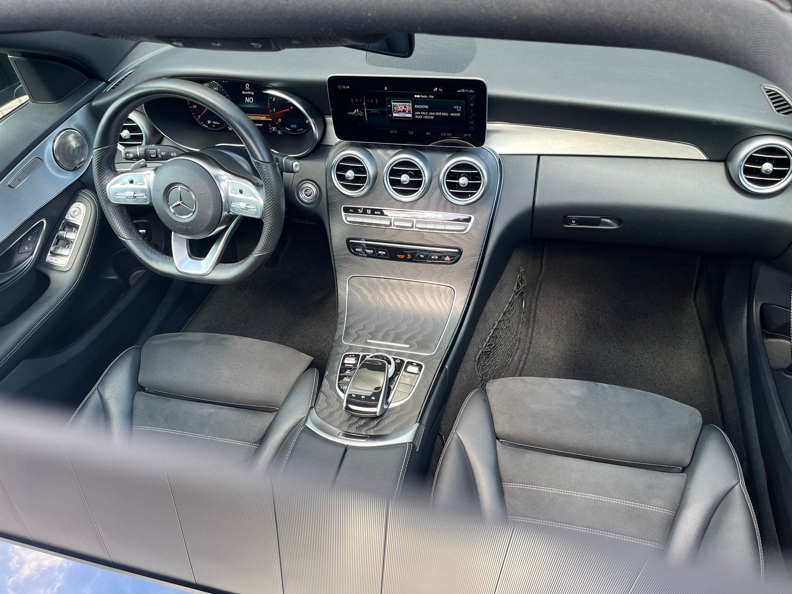 Foto 4 van Mercedes-Benz C-Klasse Estate 200 AMG MAGNO PANO VIRTUAL BUR