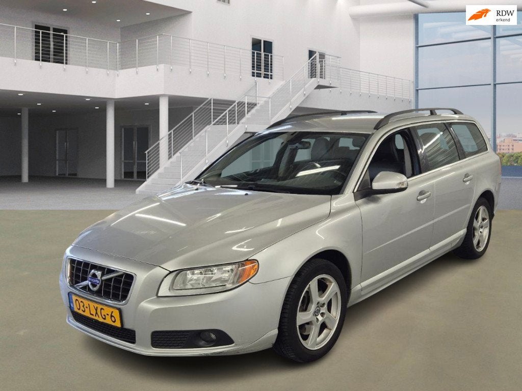 Volvo V70 2.0T Momentum Automaat Cruise Trekhaak, 4 cilinders, 1558 kg, 93 €/maand, 203 pk
