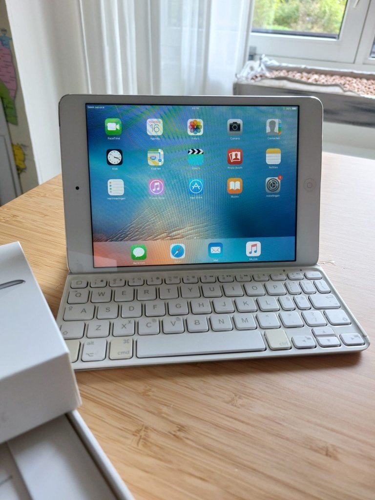 iPad mini 64GB + Logitech toetsenbord + originele doos, Gebruikt, Apple iPad, 8 inch, Ophalen of Verzenden