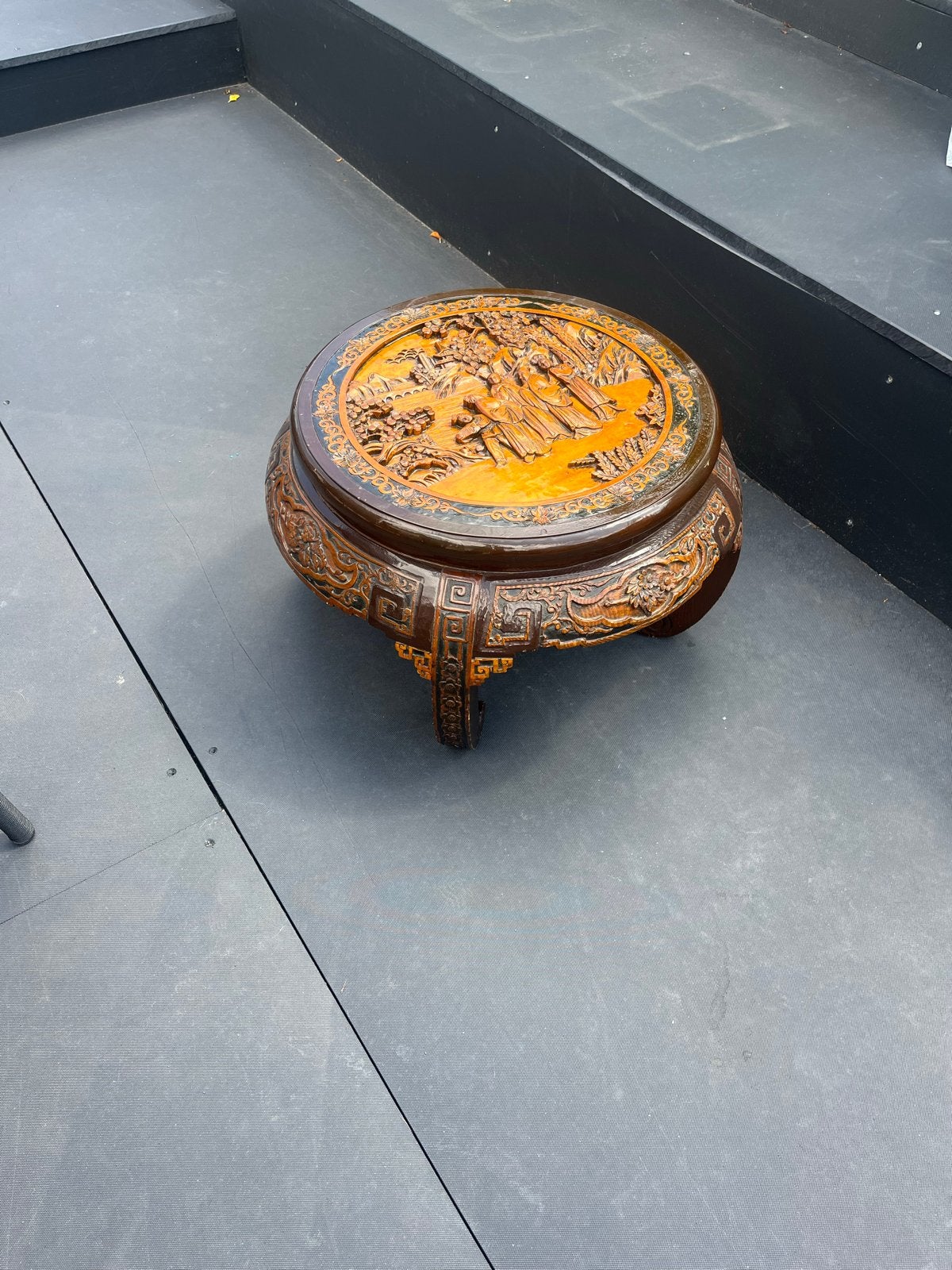 Antieke Chinese houten theetafel met houtsnijwerk, Ophalen