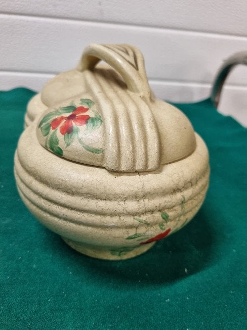 Schaal met deksel vintage met rode bloemen, Ophalen of Verzenden, 'T Olde Gre-j, Info@toldegrej.nl, Endepoelstraat 20f Didam