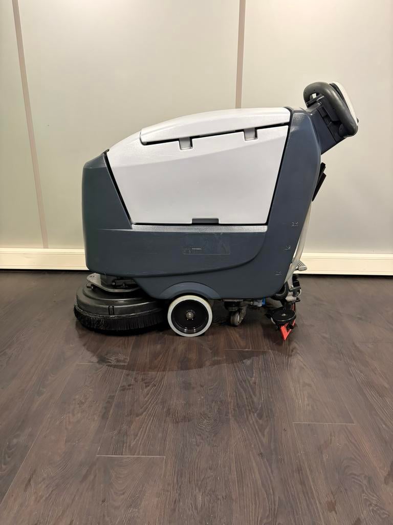 Schrobmachine | Nilfisk SC500 | Nieuw accupakket, Ophalen of Verzenden, Gebruikt, Schrobmachine