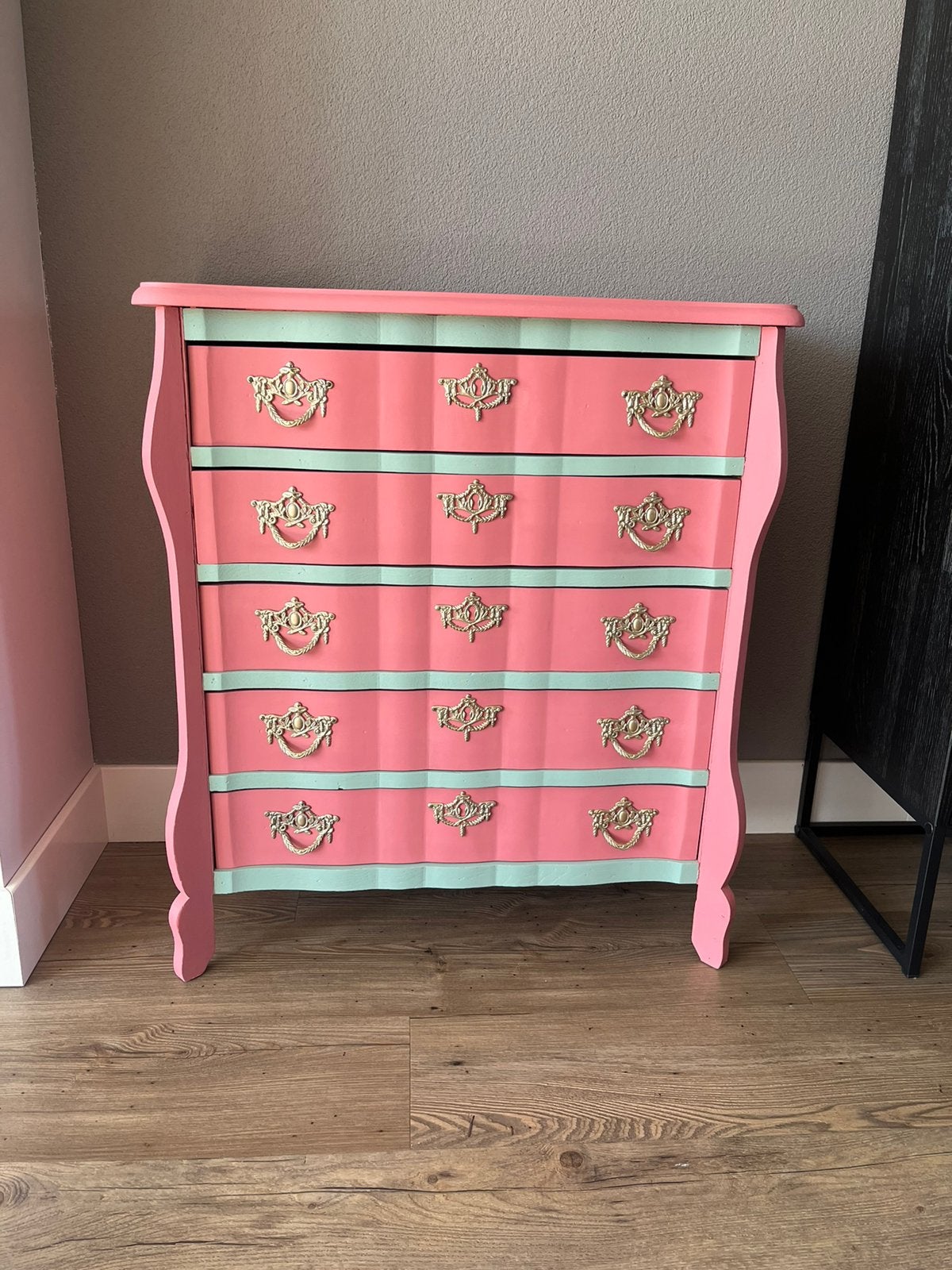 Buikkastje kastje roze kinderkamer brocante goud, Ophalen