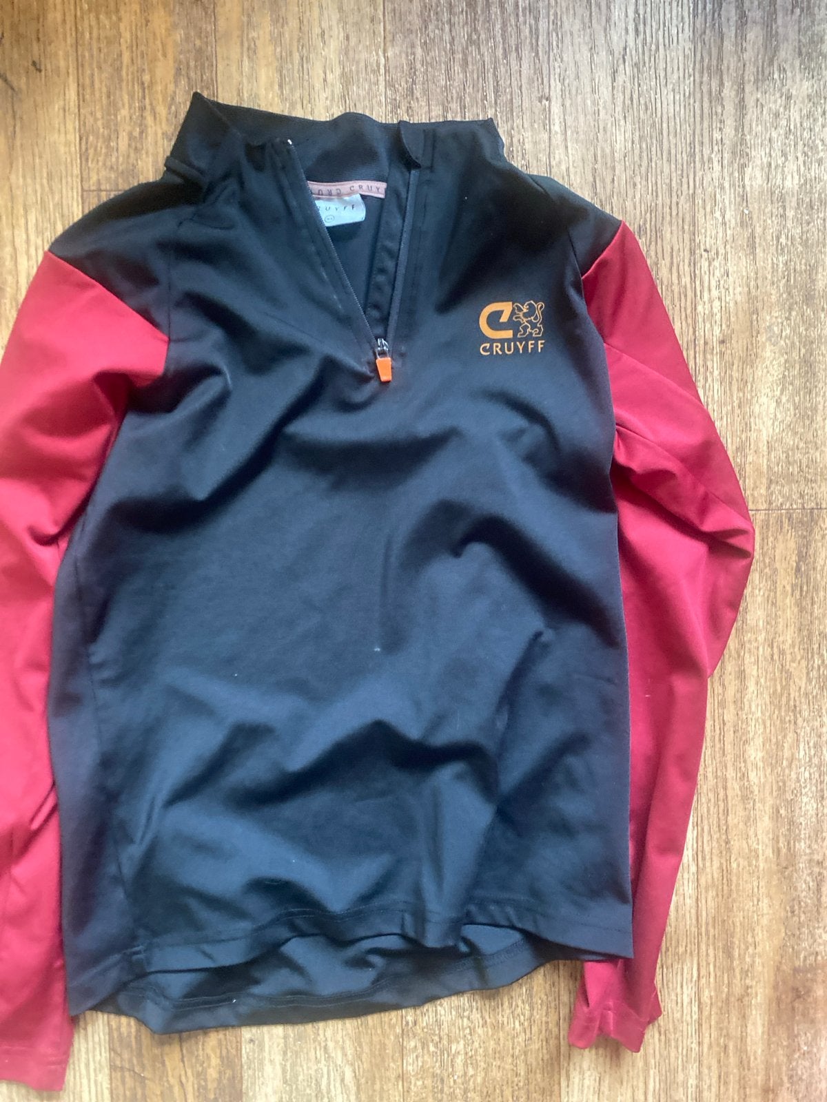 Cruyff sportshirt maat 164 - Zwart/Rood, Ophalen of Verzenden, Zo goed als nieuw, Jongen, Shirt of Longsleeve