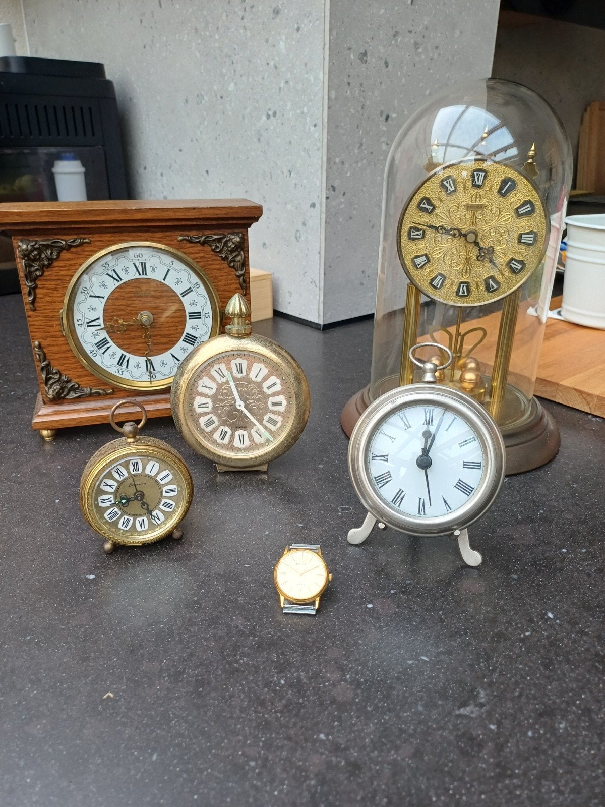 Diverse wekkers, klokjes en Pontiac horloge, Ophalen