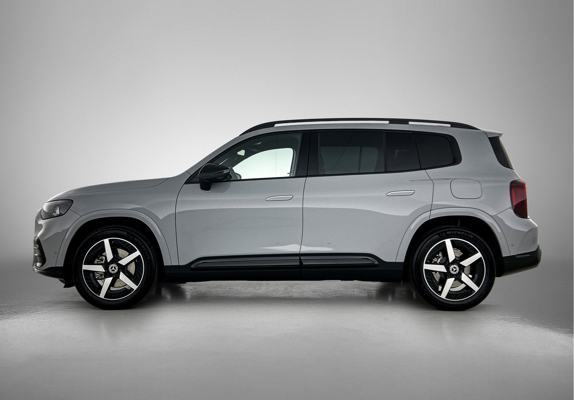 Mercedes-Benz GLB 200 Business Solution AMG 7p. 58 kWh | Pre, Auto's, Zwart, 7 stoelen, 63 kWh, Nieuw