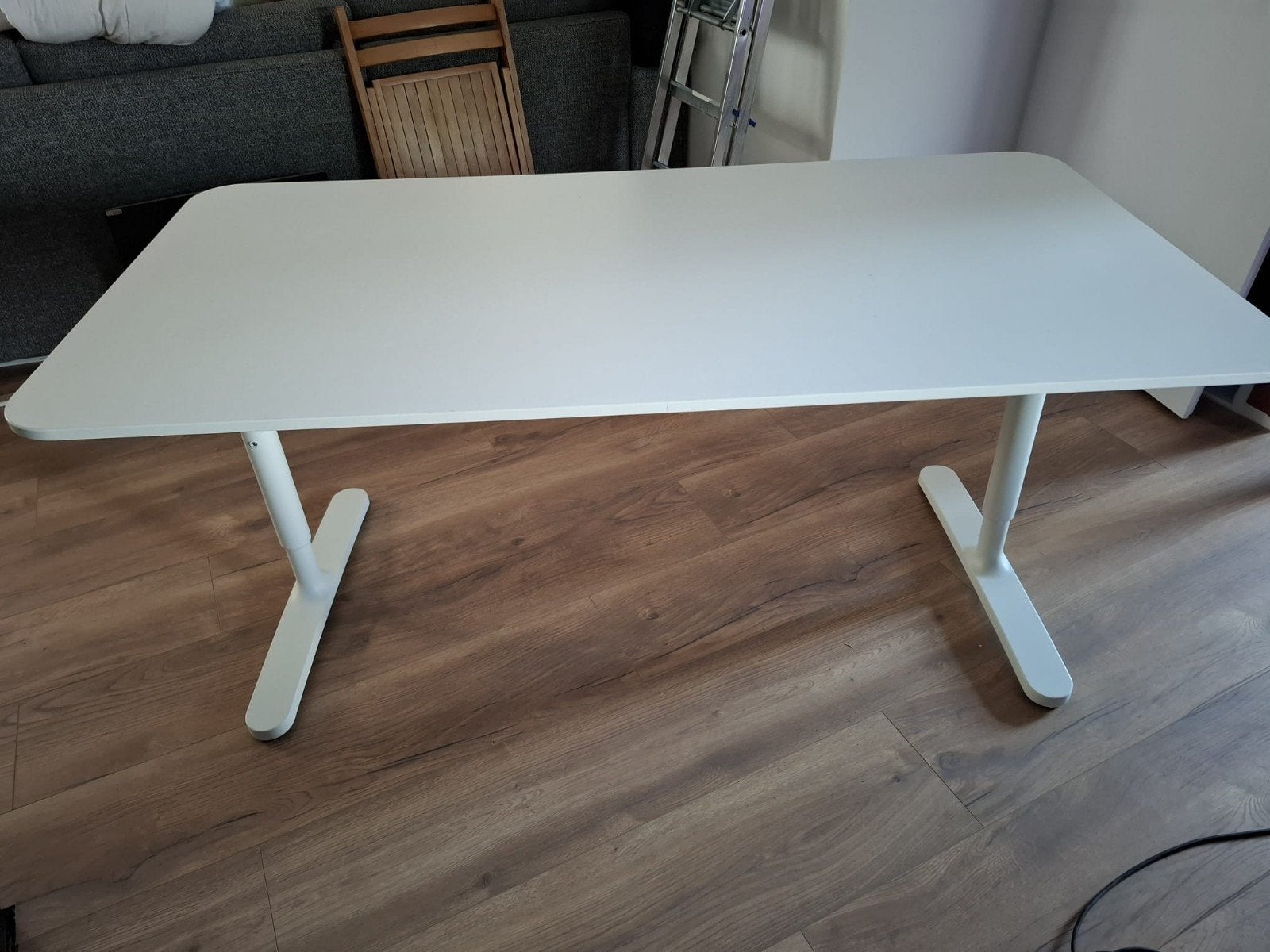 IKEA bureau wit, Ophalen, In hoogte verstelbaar