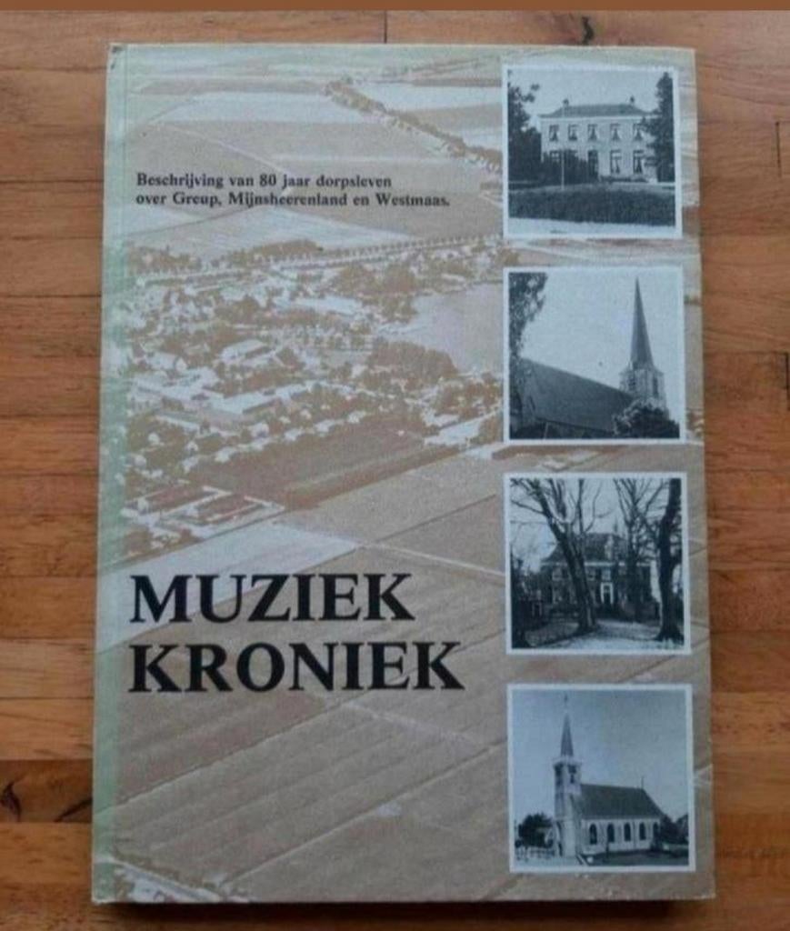 Geschiedenis fotoboek 80 jaar dorpsleven over greup westmaas, Boeken, Ophalen of Verzenden, Zo goed als nieuw