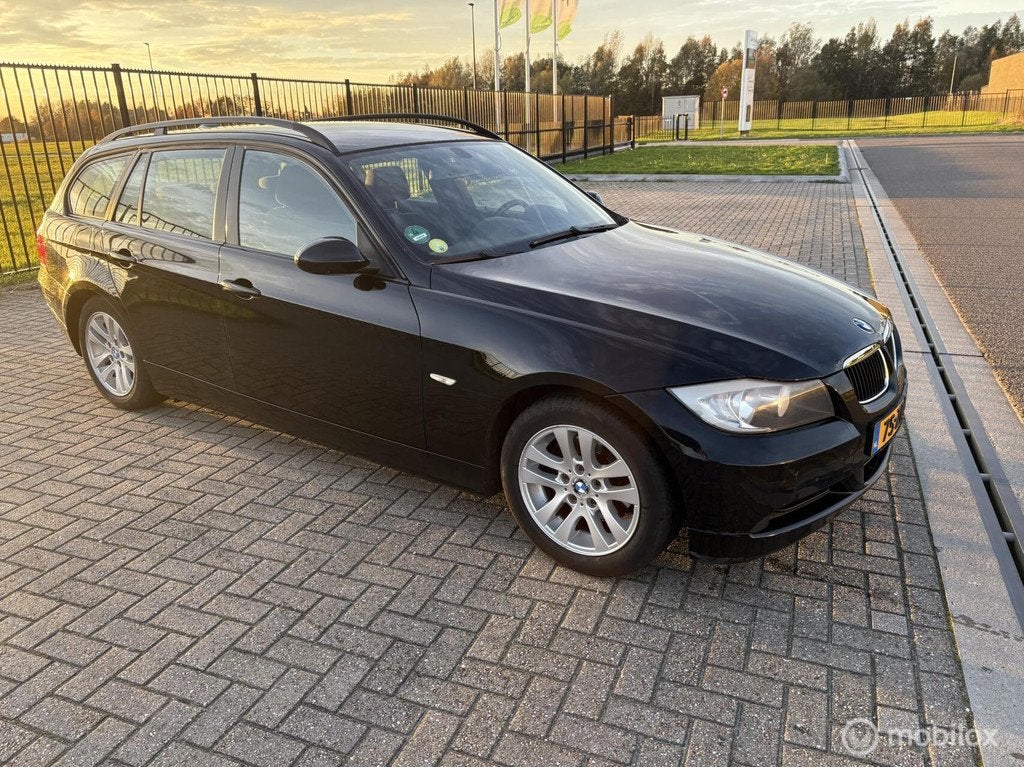 BMW 3-serie Touring 318i Business Line, Auto's, BMW, Achterwielaandrijving, Origineel Nederlands, Handgeschakeld, 1405 kg