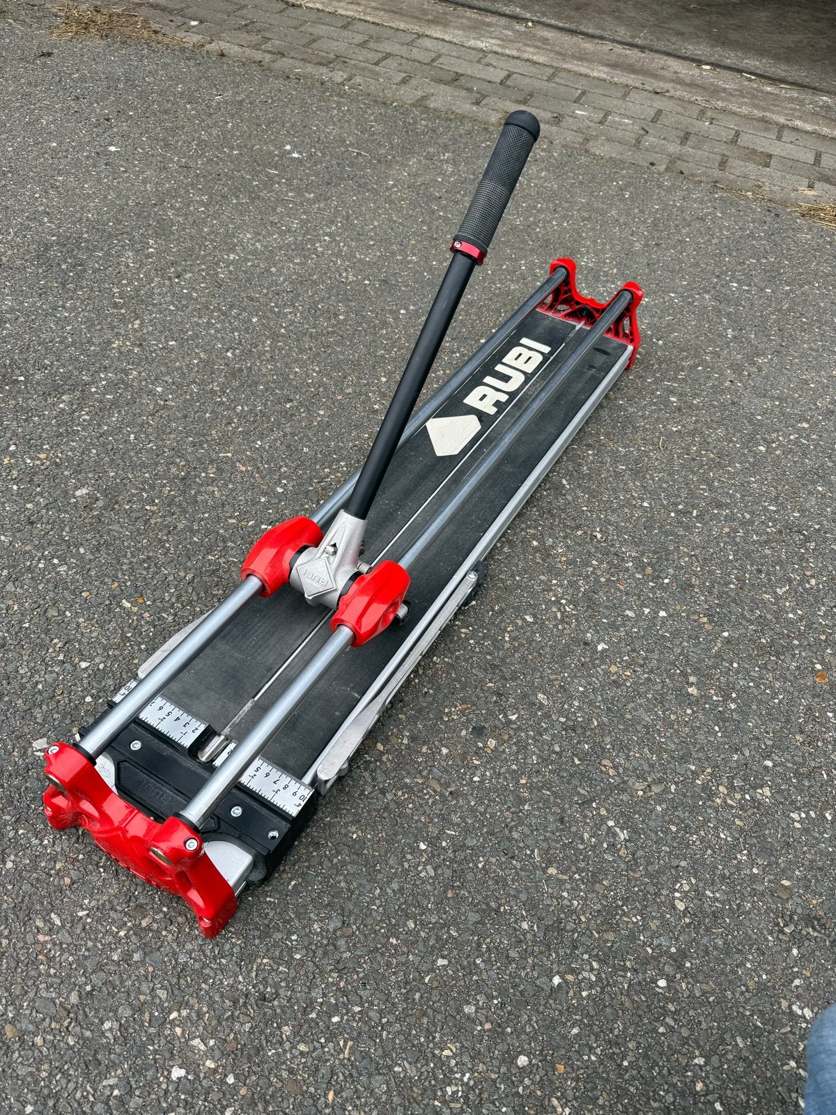 Rubi Tegelsnijder - Snijdt tegels tot 85 cm, Ophalen of Verzenden, Zo goed als nieuw, Snijgereedschap, Rubi