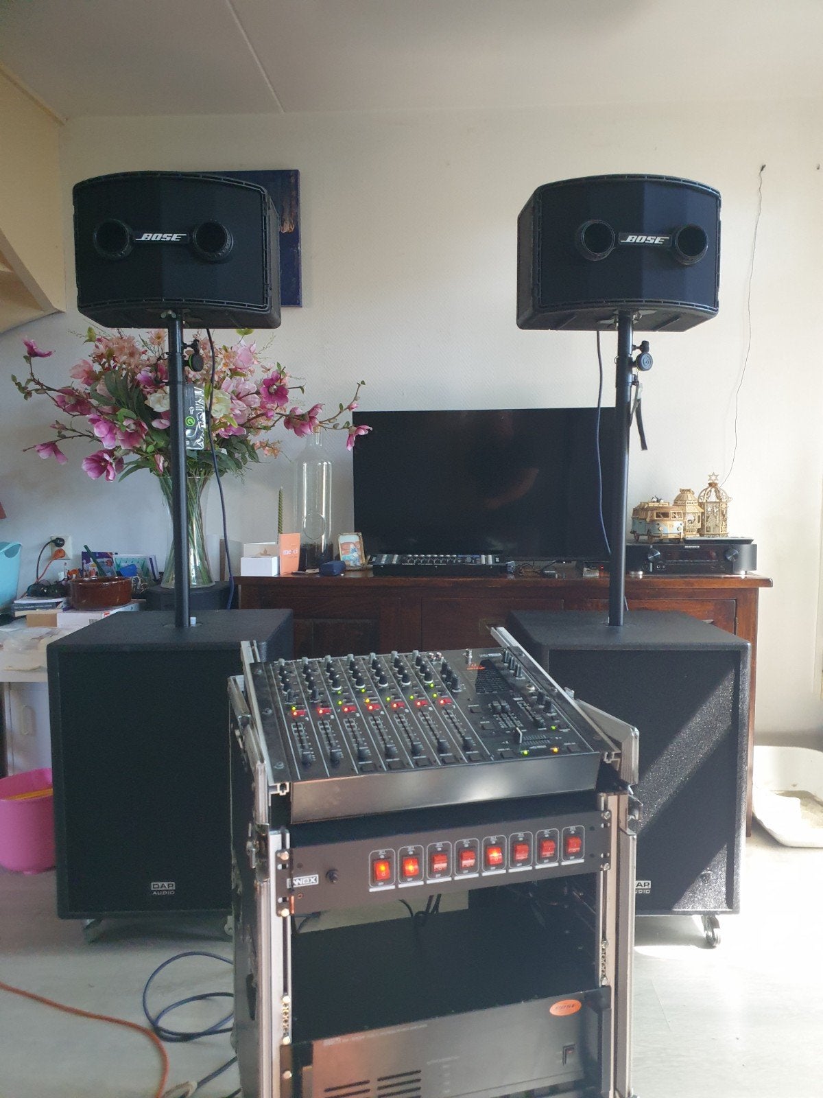 Complete Muziekinstallatie: Behringer Mixer, DAP Subwoofers,, Ophalen, Audio