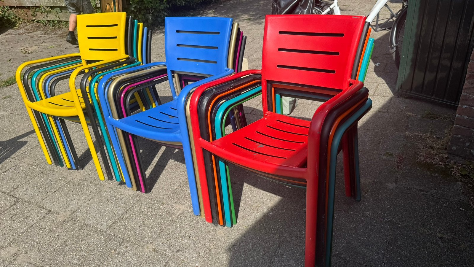 17 vrolijke tuinstoelen, Tuin en Terras, Tuinstoelen, Ophalen, Gebruikt, Aluminium, Stapelbaar