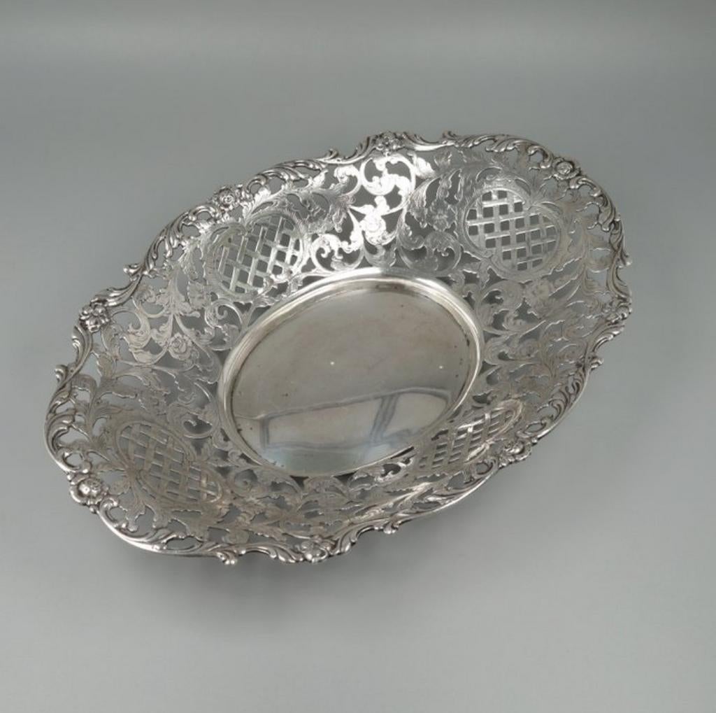 Antieke zilveren broodmand opengewerkt decor, Ophalen of Verzenden, Zilver