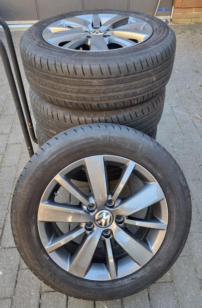 VW velgenset 16inch gun metallic met zomerband, Auto-onderdelen, Ophalen, Gebruikt, 16 inch, Banden en Velgen