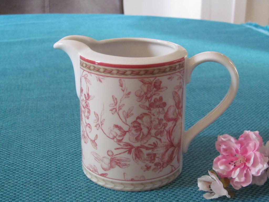 Royal Doulton Studio Provence Melkkannetje, Keramiek, Overige typen, Ophalen of Verzenden, Zo goed als nieuw