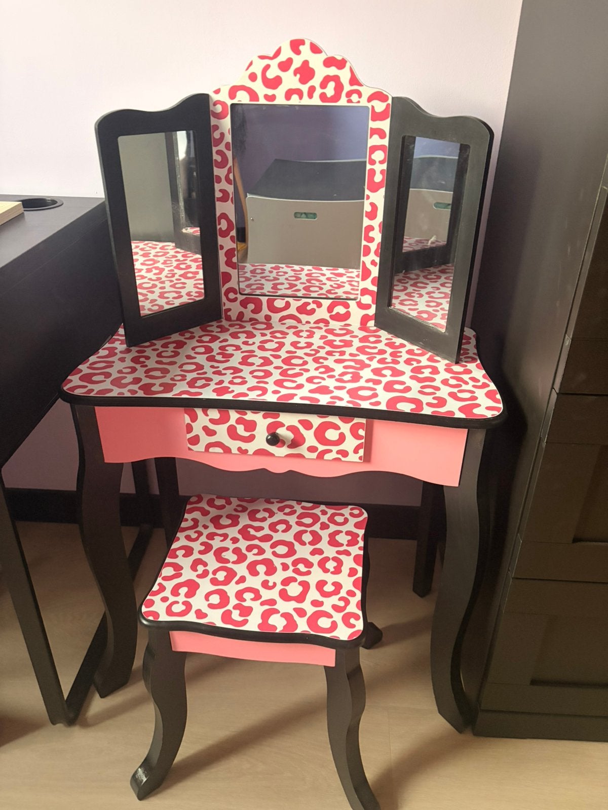 Kinder kaptafel met roze luipaardprint, Huis en Inrichting, Tafels | Kaptafels, Ophalen, Zo goed als nieuw, 50 tot 100 cm, Minder dan 100 cm