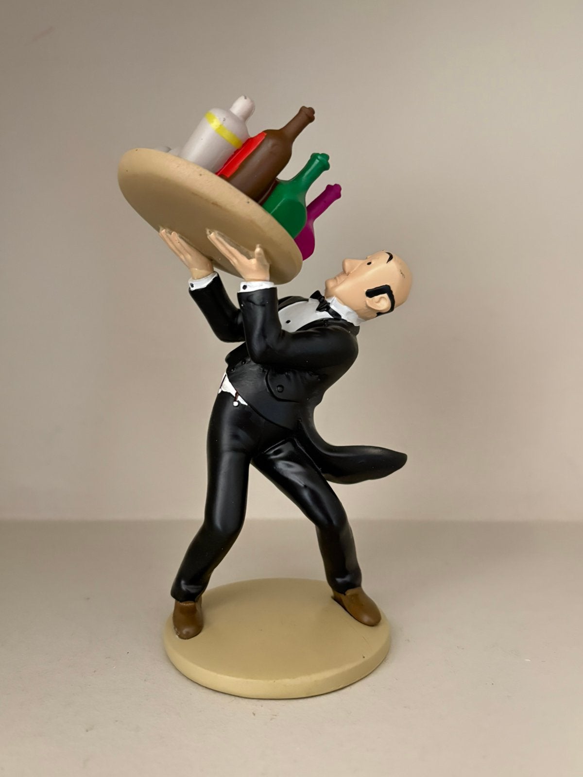 Kuifje/Tintin beeld Nestor Plateau Moulinsart, Verzamelen, Ophalen of Verzenden, Kuifje, Zo goed als nieuw, Beeldje of Figuurtje