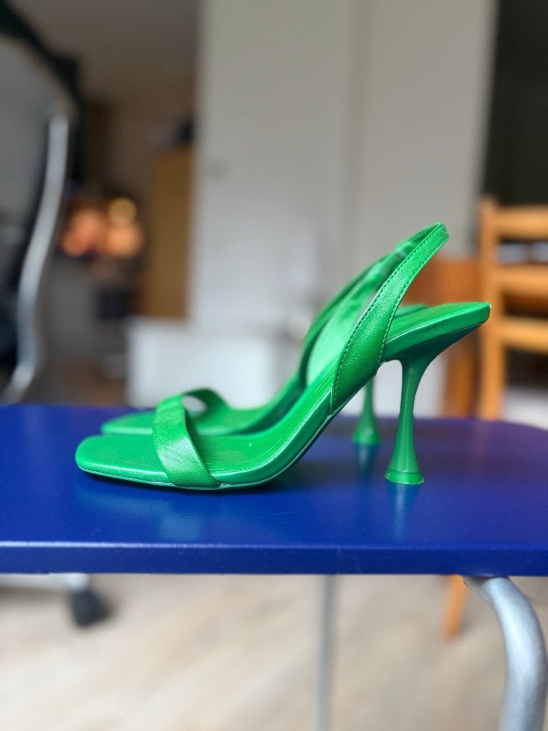 Opvallende Groene Leren ZARA Hakken / Sandalen - Maat 37, Zo goed als nieuw, Groen, Zara Woman, Sandalen of Muiltjes