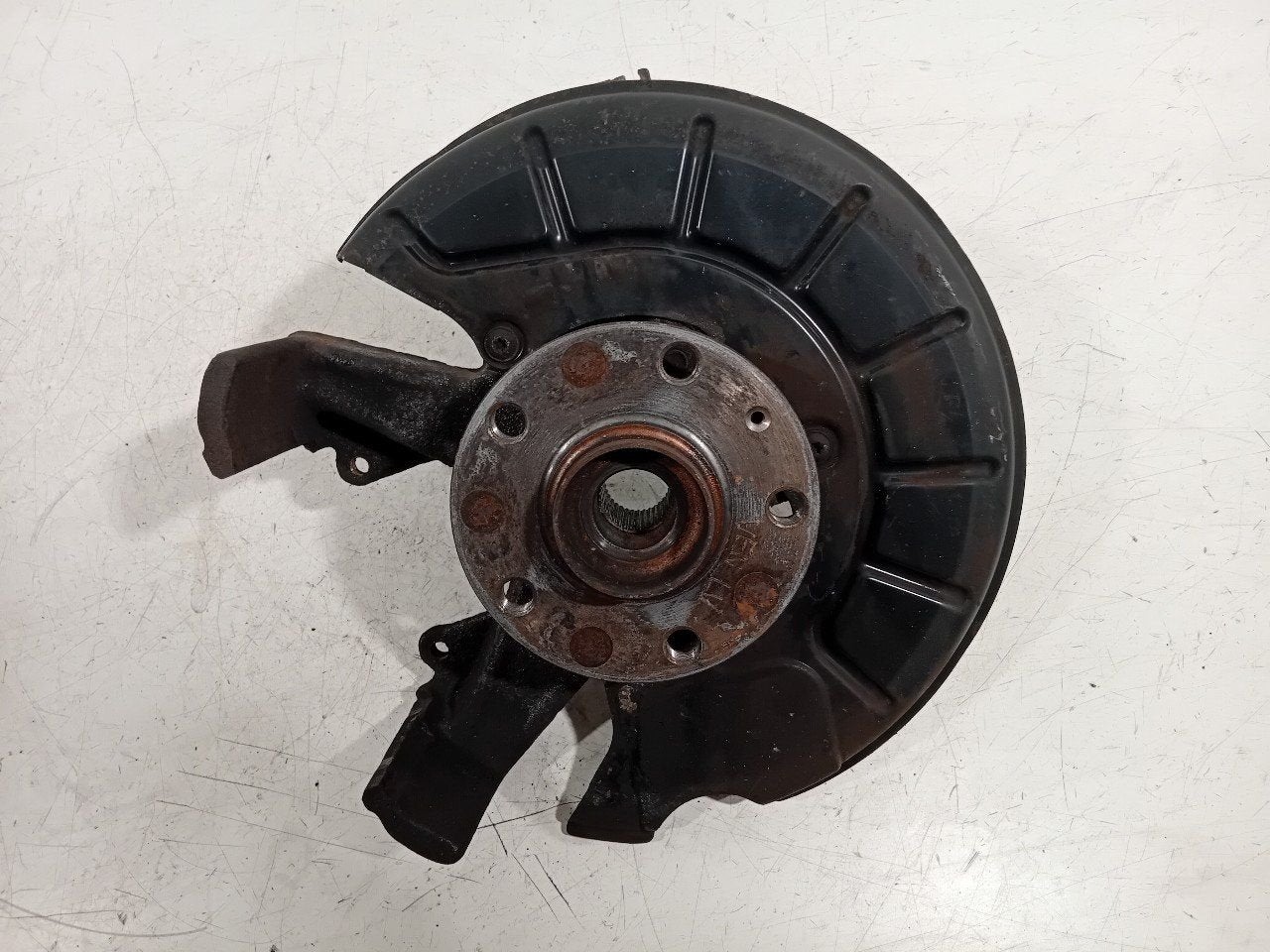 Wielnaaf links voor Volkswagen Jetta, Onderdelen@venauto.nl, Van der Ven Autorecycling B.V., Gebruikt, Ettenseweg 76, 4706 PB Roosendaal, The Netherlands