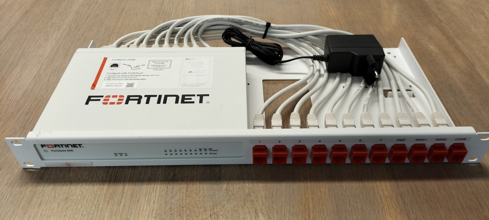 Fortinet FortiGate 60E Firewall met Rackmount, Computers en Software, Ophalen of Verzenden, Gebruikt