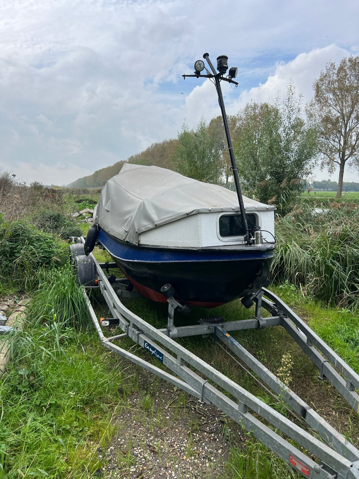 Stalen bootje - Ideaal voor vissen of recreatie, Afdekzeil, Geen motor, Zo goed als nieuw, Overige typen