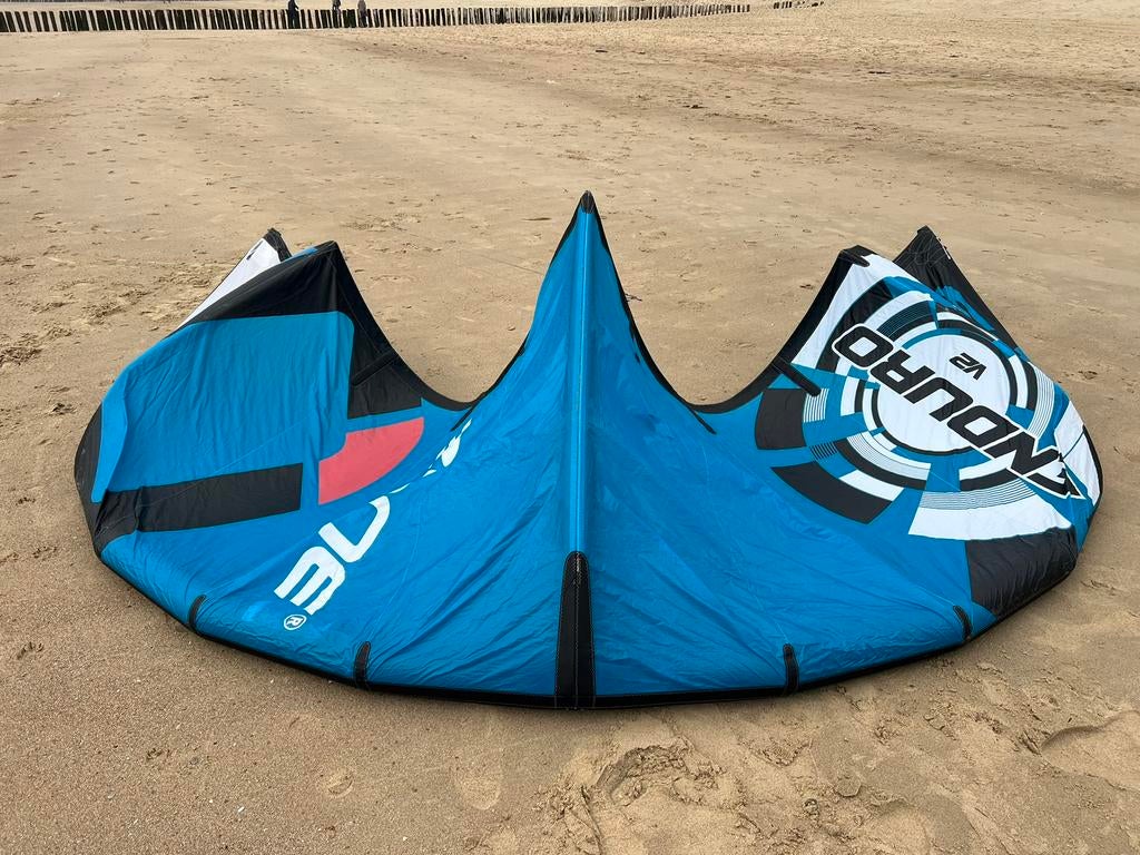 Ozone enduro v2 kite 9m + bar, Gebruikt, 9 m², Geen board, Ophalen of Verzenden