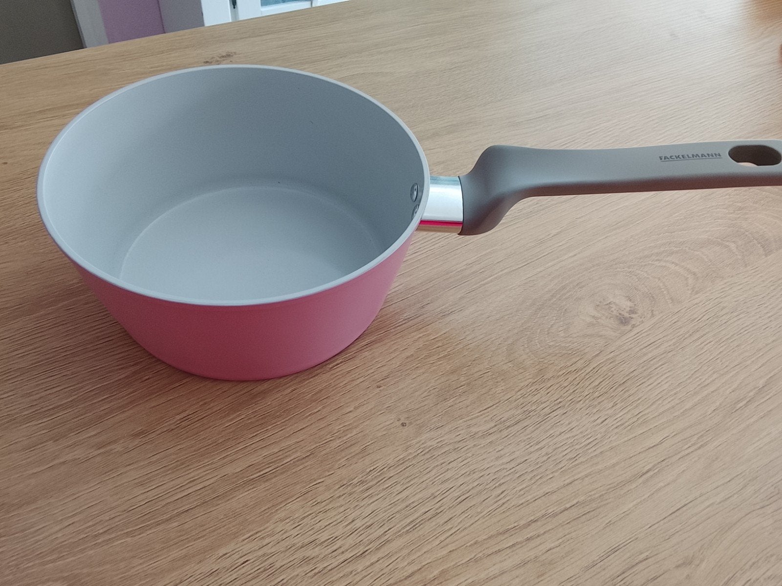 Roze Kookpan, Gebruikt, Antiaanbaklaag, Aluminium, Ophalen of Verzenden