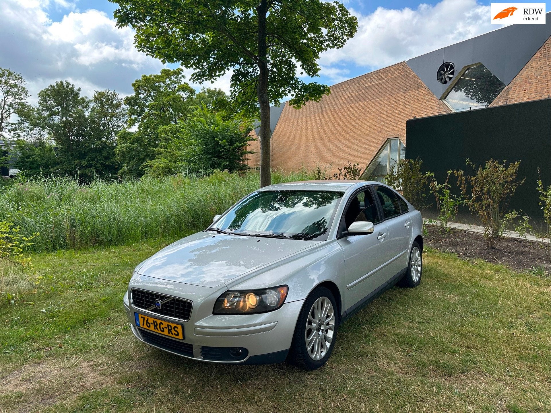Volvo S40 2.4 Momentum Airco PDC Cruise Elekt Pakket, Auto's, Voorwielaandrijving, Gebruikt, 700 kg, Origineel Nederlands