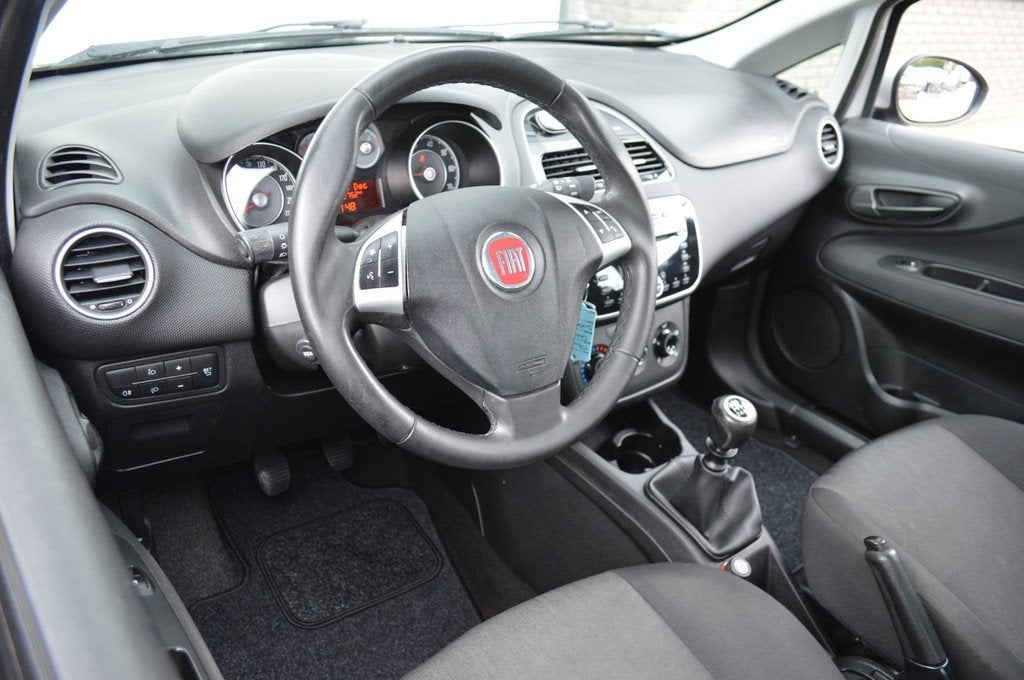 Fiat Punto Evo Airco|Cruise|Parkeersensoren|6-bak!, Voorwielaandrijving, Gebruikt, Euro 6, 49 €/maand