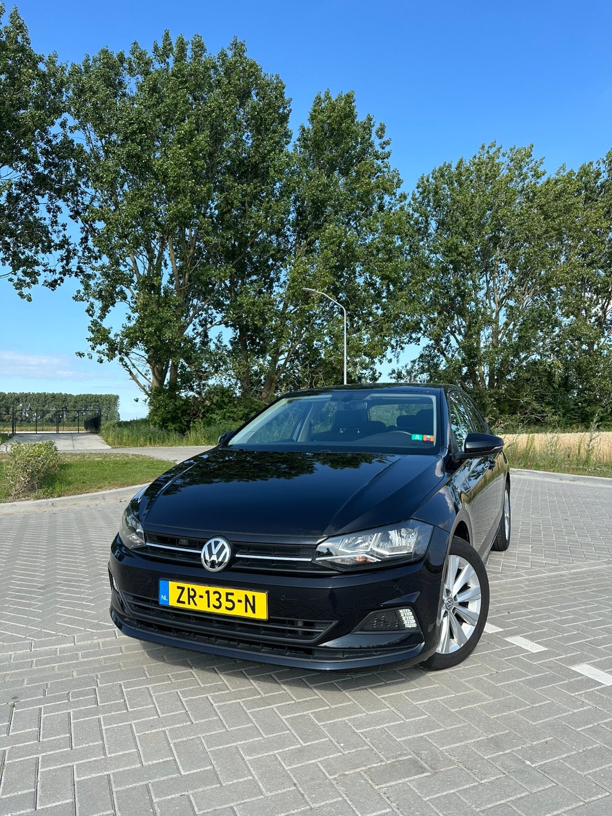 Volkswagen Polo comfortline 1.0 TSI 95pk 2018 Zwart, Voorwielaandrijving, Bluetooth, 40 €/maand, Zwart