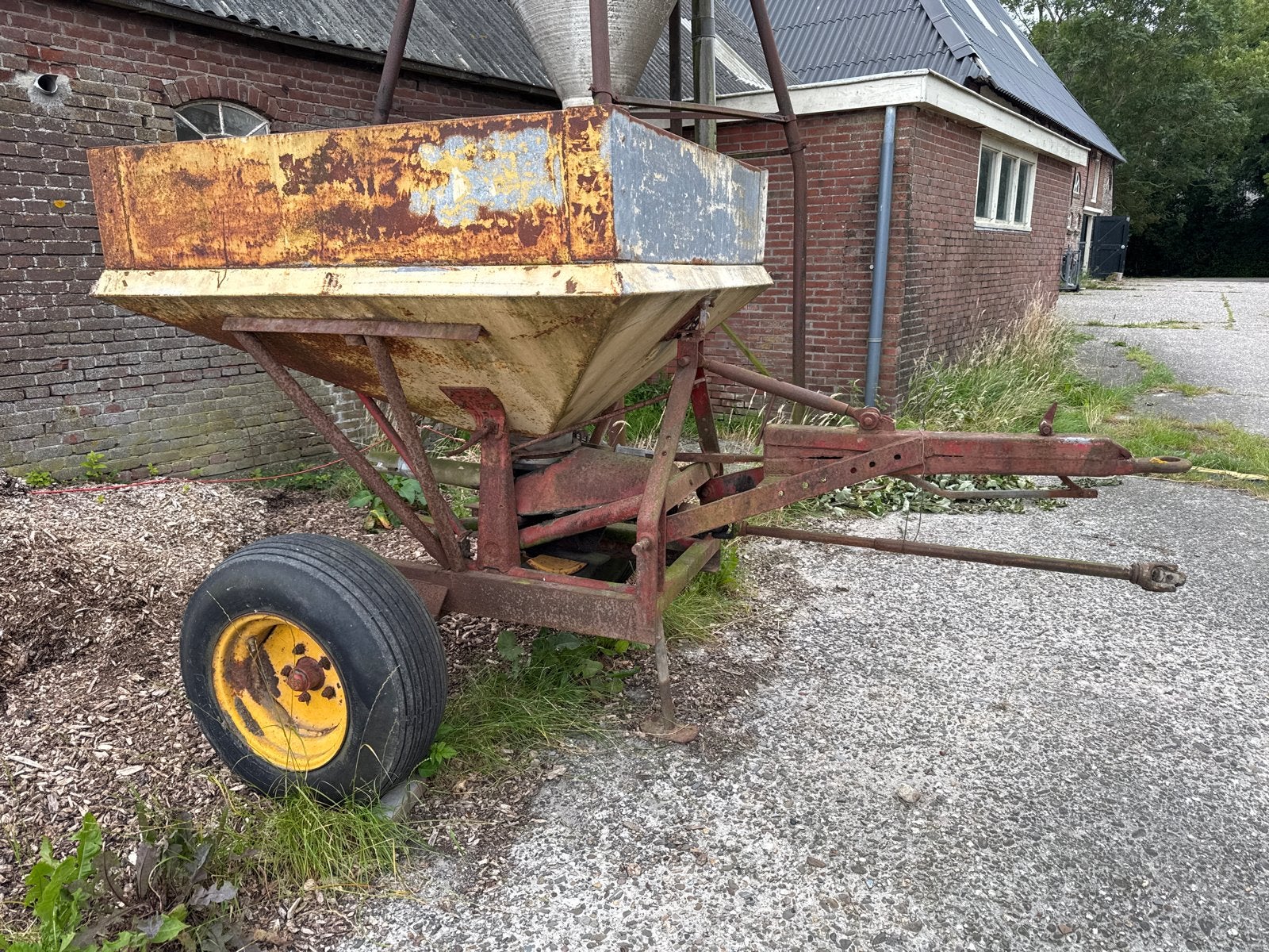Gebruikte kunstmeststrooier - robuust en functioneel, Ophalen, Akkerbouw, Gewasbescherming en Bemesting