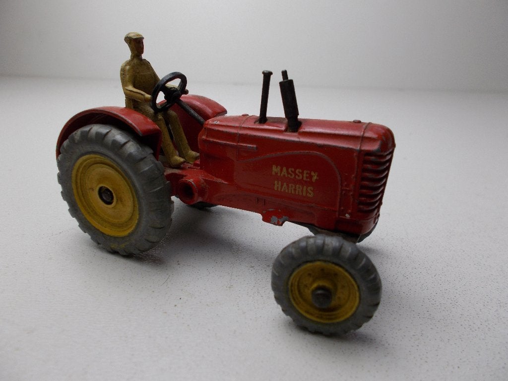 1957 Dinky Toys 300 MASSEY HARRIS TRACTOR + DRIVER!, Ophalen of Verzenden, Zo goed als nieuw, Tractor of Landbouw, Dinky Toys