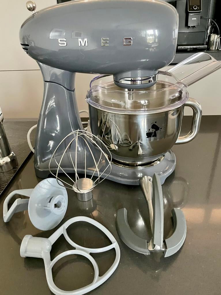 Nieuwe keukenmachine SMEG SMF03 full leigrijs niet gebruikt, Witgoed en Apparatuur, Keukenmixers, 4 liter of meer, Ophalen, Nieuw